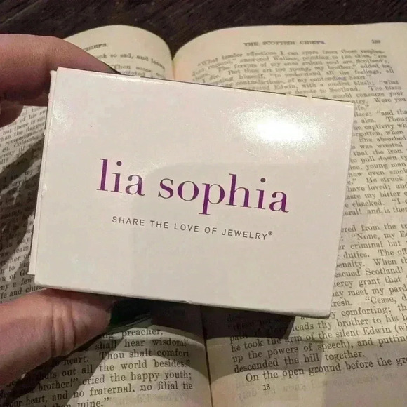 Lia Sophia rectangle clear silvertone earrings new  in box - Picture 7 of 7